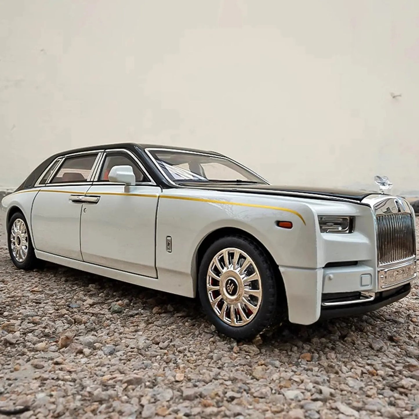 1:18 Rolls-Royce Phantom Diecast Model Car | Zinc Alloy Pull-Back Toy with Sound & Light | Realistic Luxury Car Collectible